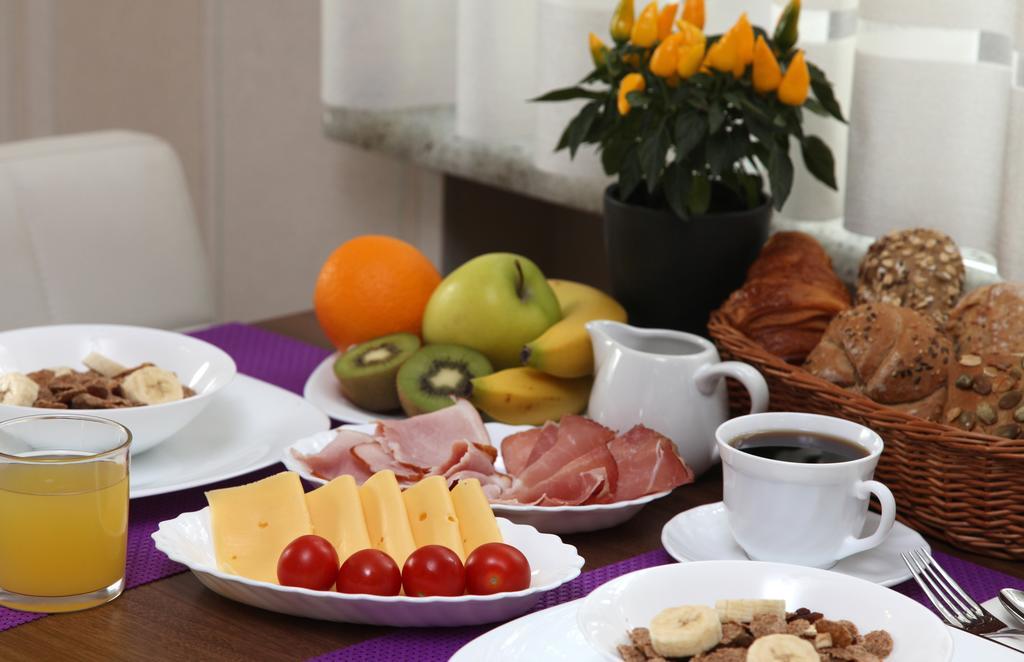 10 Bed And Breakfast Poznan Exterior foto